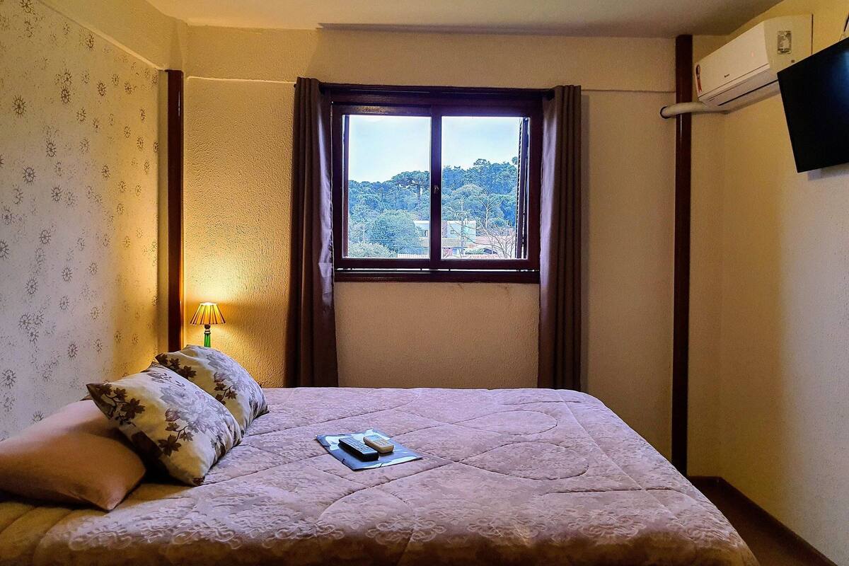 Standard Apartment, Kitchen | Minibar, WiFi (free), bed sheets