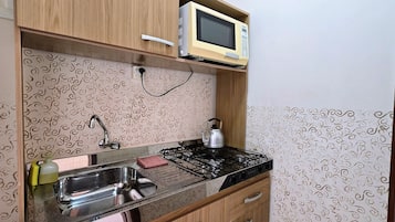 ซูพีเรียอพาร์ทเมนท์, ลานระเบียง, วิวเมือง | ครัวส่วนตัว | ไมโครเวฟ, เครื่องครัว/จาน/ช้อนส้อม, อุปกรณ์ทำความสะอาด