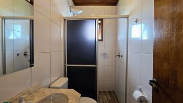 Superior Apartment, Kitchen | Bathroom | Shower, towels, soap, toilet paper