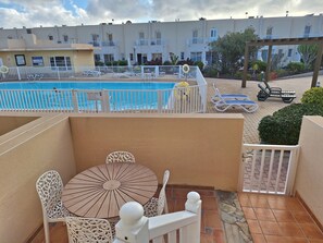 Outdoor pool - Homely House With Shared Pool and FREE Wi-Fi (Antigua)