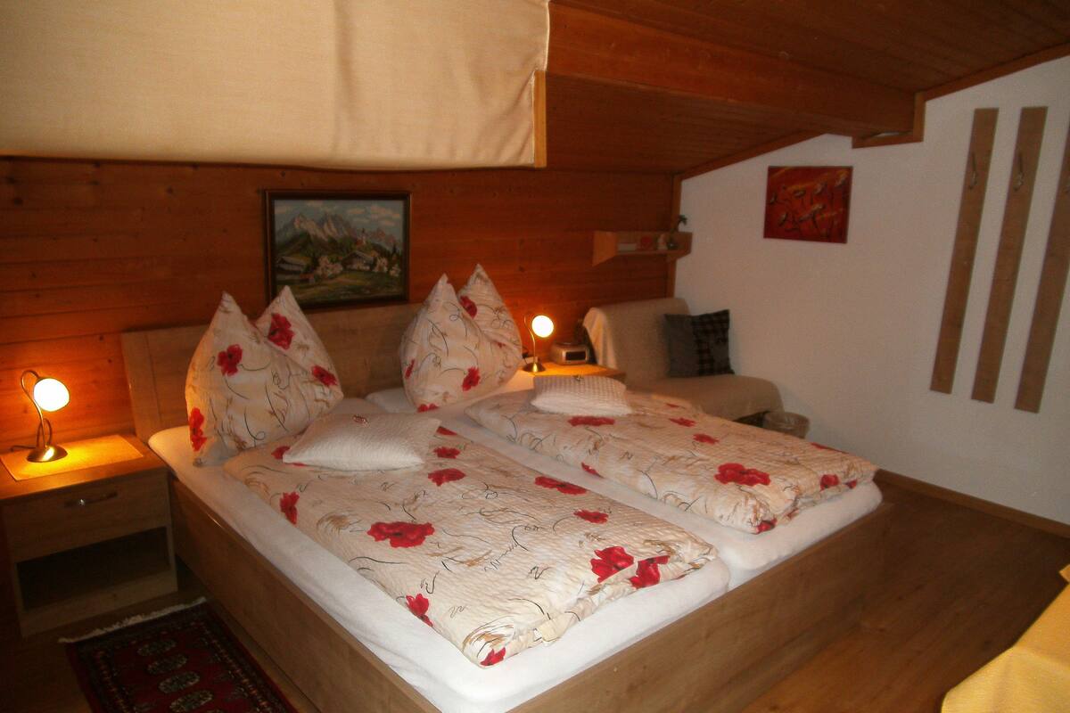 Standard Double Room, 1 King Bed | Premium bedding, in-room safe, free WiFi, bed sheets