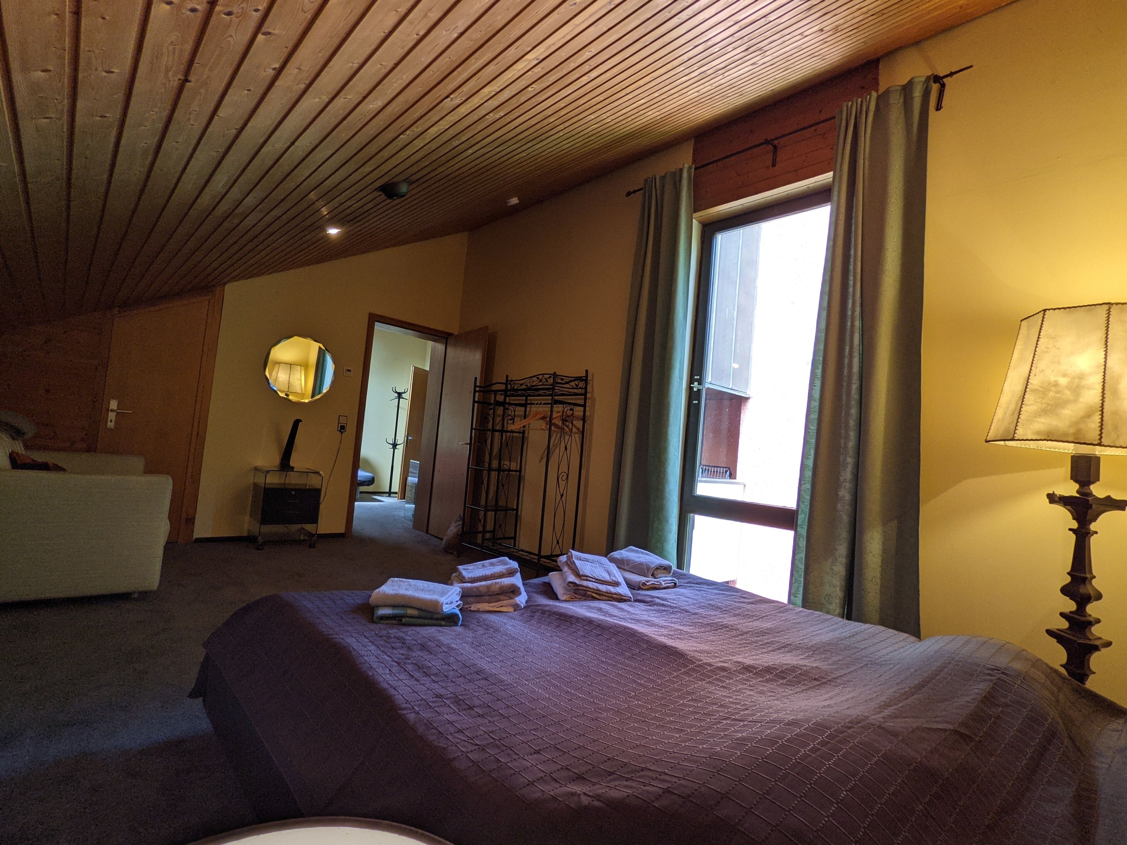 8 dormitoris, planxa i posts de planxar, wifi i roba de llit 