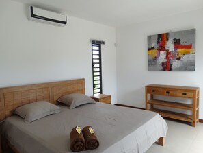4 bedrooms, iron/ironing board, WiFi, bed sheets - Villa Soleil, Large new villa close to the lagoon (Trou-aux-Biches)