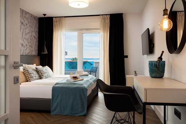 7 bedrooms, iron/ironing board, internet, bed sheets - LUXURY VILLA KARLA NEAR SPLIT WITH SAUNA AND JACUZZI (Podstrana)