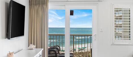 Télévision, lecteur de DVD, vidéothèque