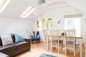 Smart TV, ping pong, toys