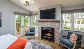 3 bedrooms, iron/ironing board, internet, bed sheets