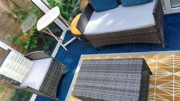 TV, lareira, DVD player, videoteca