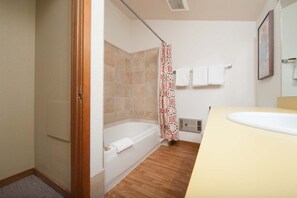 Combined shower/bathtub, hair dryer, towels - JHRL - Mtn Alder 824, A cozy 2 bedroom condominium located in The Aspens (Wilson)