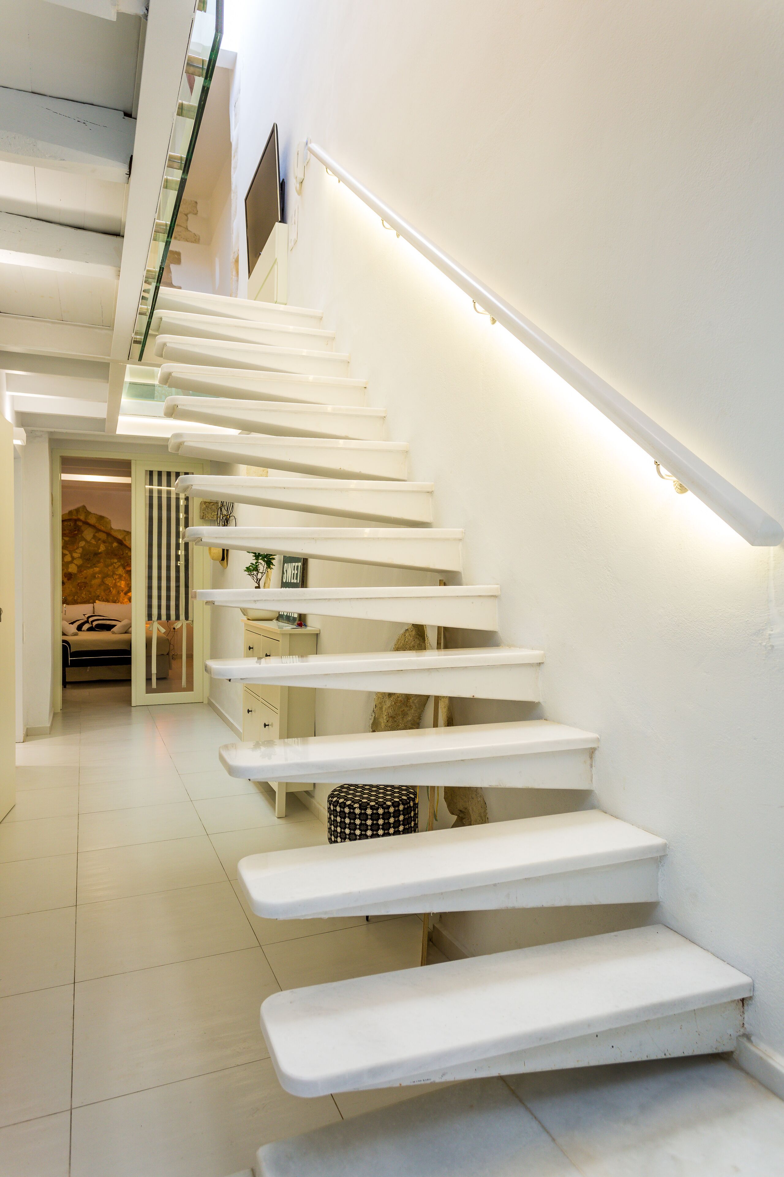 4 habitaciones, caja de seguridad en la habitación y escritorio 