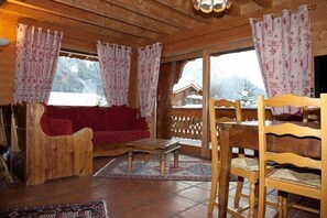 Téléviseur, foyer, lecteur de DVD, chaîne audio