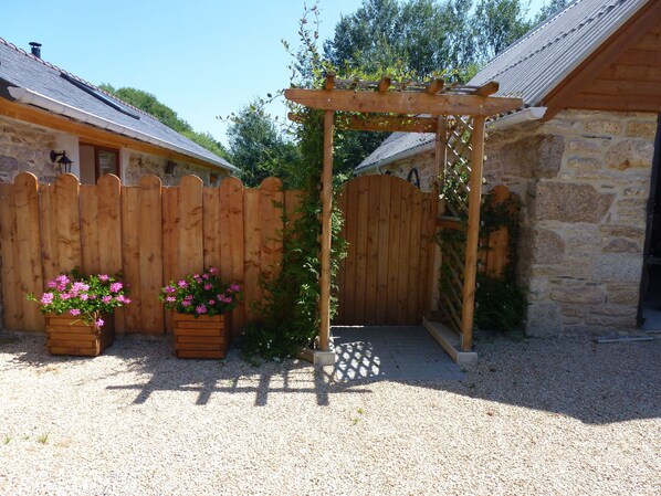 Property grounds - A tranquil country gite in the beautiful Monts d'Arree, Brittany (Berrien)