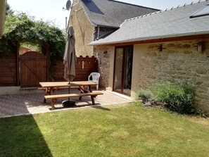 Terrace/patio - A tranquil country gite in the beautiful Monts d'Arree, Brittany (Berrien)