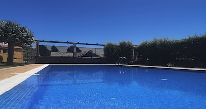 Villa Prazeres - Free Wifi, Private pool, garden, BBQ between the Sea and the Sierra