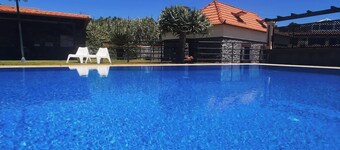 Villa Prazeres - Free Wifi, Private pool, garden, BBQ between the Sea and the Sierra