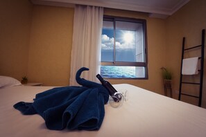Deluxe Ocean view | Desk, soundproofing, iron/ironing board, free WiFi - Blue Beach Apartment (Haifa)