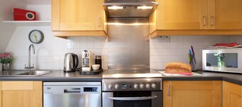 Gorgeous, peaceful & very central apartment with fabulous views.