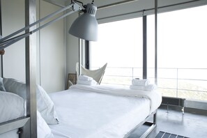 Casa superior, 2 habitaciones, alberca privada, vista al mar | 2 habitaciones, insonorización y tabla de planchar con plancha 