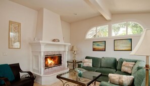 Fireplace - Sunset Drive - Pacific Grove House - Spacious Oceanview, Across the Street from Asilomar Beach (Pacific Grove)