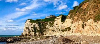 Breathtaking Ocean Views,  Luxury Beachside Apartment, Freshwater Bay -  AONB