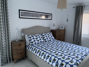 1 bedroom, iron/ironing board, free WiFi, bed sheets - Breathtaking Ocean Views,  Luxury Beachside Apartment, Freshwater Bay -  AONB (Freshwater Bay)