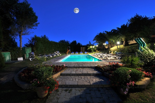 Seasonal outdoor pool, pool umbrellas, sun loungers