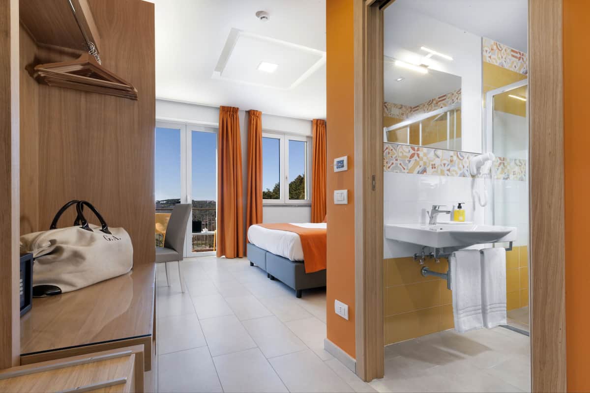 Deluxe-Doppel- oder -Zweibettzimmer | 1 Schlafzimmer, hochwertige Bettwaren, Minibar, Zimmersafe