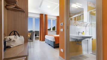 Habitación Deluxe con 1 cama doble o 2 individuales | 1 dormitorio, ropa de cama de alta calidad, minibar y caja fuerte