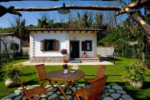 Classic Apartment, 1 Bedroom | Garden view