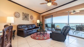 Smart TV, reproductor de DVD, libros y estéreo 