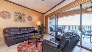 Smart TV, reproductor de DVD, libros y estéreo 