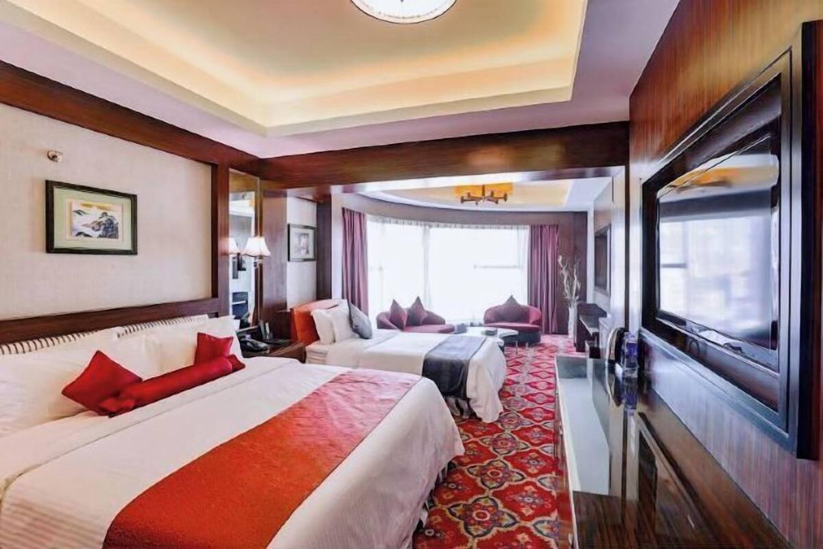 Minibar, in-room safe, desk, blackout curtains