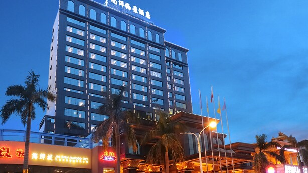 A multi-story hotel with a prominent sign at the top. - Nanyang Seascape (Zhuhai)