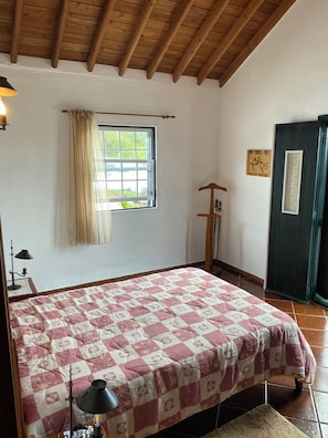 2 bedrooms, desk, iron/ironing board, free WiFi