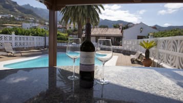 Alberca al aire libre y alberca climatizada