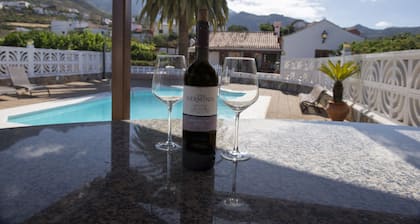 Casa rural con encanto, piscina privada climatizada en Valsequillo & FREE WIFI