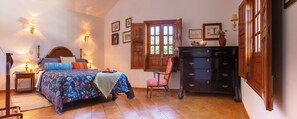3 chambres, coffre-fort, fer et planche à repasser