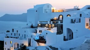 Building design - Aqua & Terra Traditional Cave Houses (Santorini)