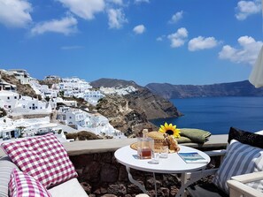 Villa 2 bedroom outdoor jetted tub Caldera View | Balcony - Aqua & Terra Traditional Cave Houses (Santorini)
