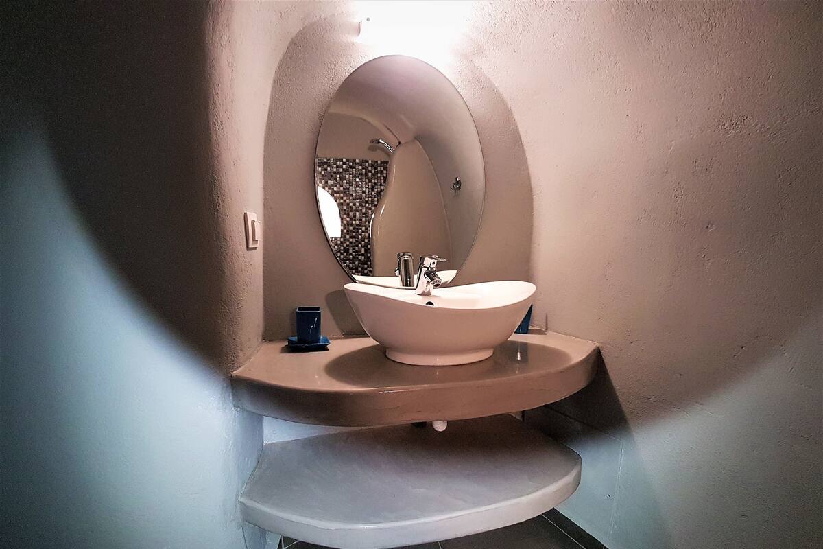 house, 2 bedrooms, outdoor jetted tub, sea view | bathroom sink