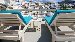 Villa 2 bedroom outdoor jetted tub Caldera View | Terrace/patio