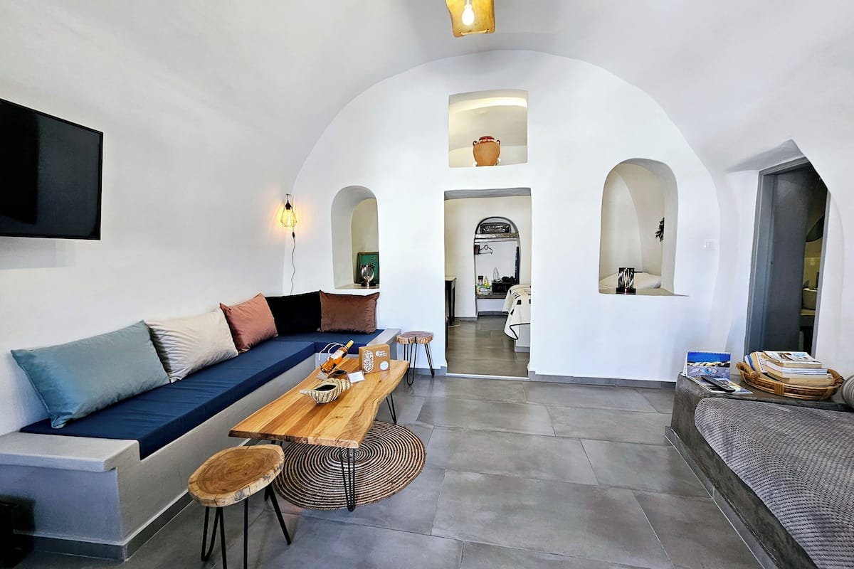 villa 2 bedroom outdoor jetted tub caldera view | living area | 40-inch flat-screen tv with digital channels, tv, netflix