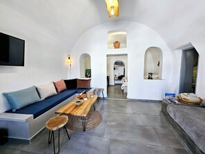 Villa 2 bedroom outdoor jetted tub Caldera View | Living area - Aqua & Terra Traditional Cave Houses (Santorini)
