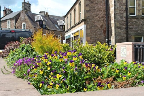 A cute and cosy cottage, close to the train station.