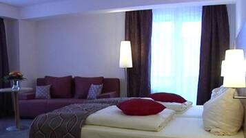 Schreibtisch, schallisolierte Zimmer, kostenloses WLAN