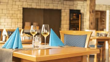 Aperto a pranzo e cena, con tavoli all'aperto