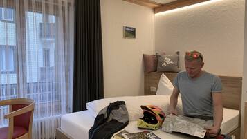 Phòng đôi cơ bản | Chăn bông, minibar, két bảo mật tại phòng, bàn