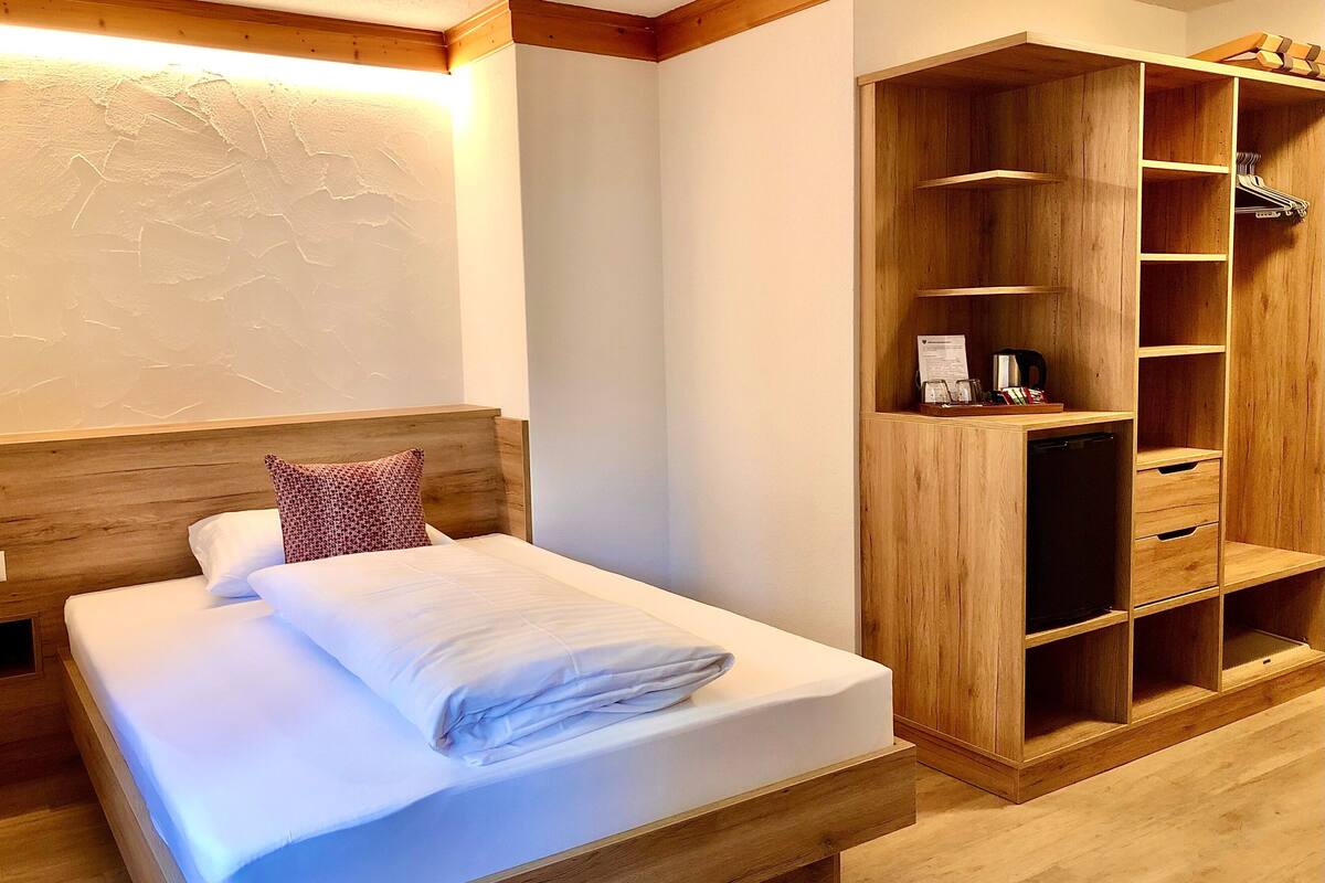 basic double room | down duvets, minibar, in-room safe, desk