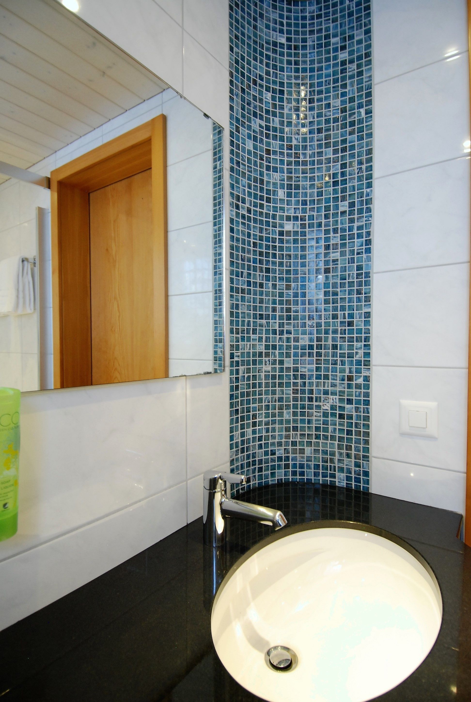 double room | bathroom | free toiletries, hair dryer, towels