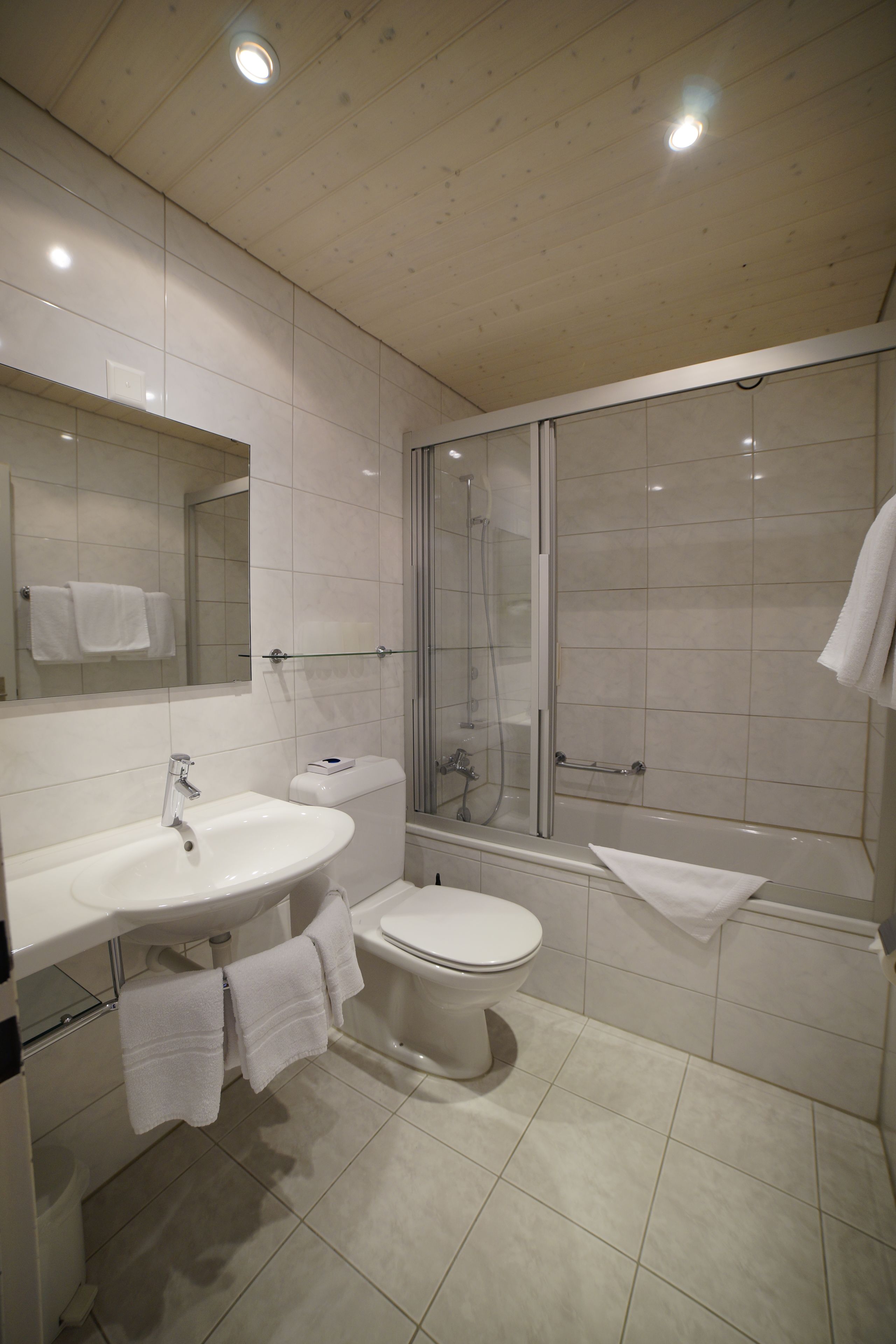 double room | bathroom | free toiletries, hair dryer, towels